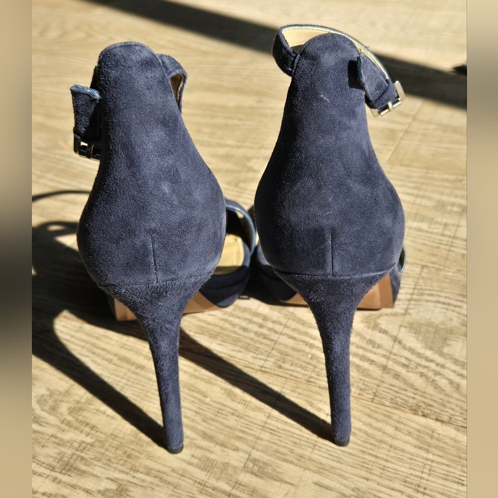 Michael Kors | 'Hutton' Dark Blue Suede Sandals, Size 8.5 - Picture 5 of 9